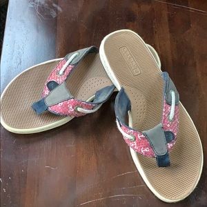 Sperry flip flops